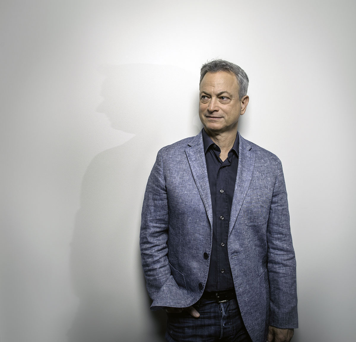 Portrait of Gary Sinise in gray suit.