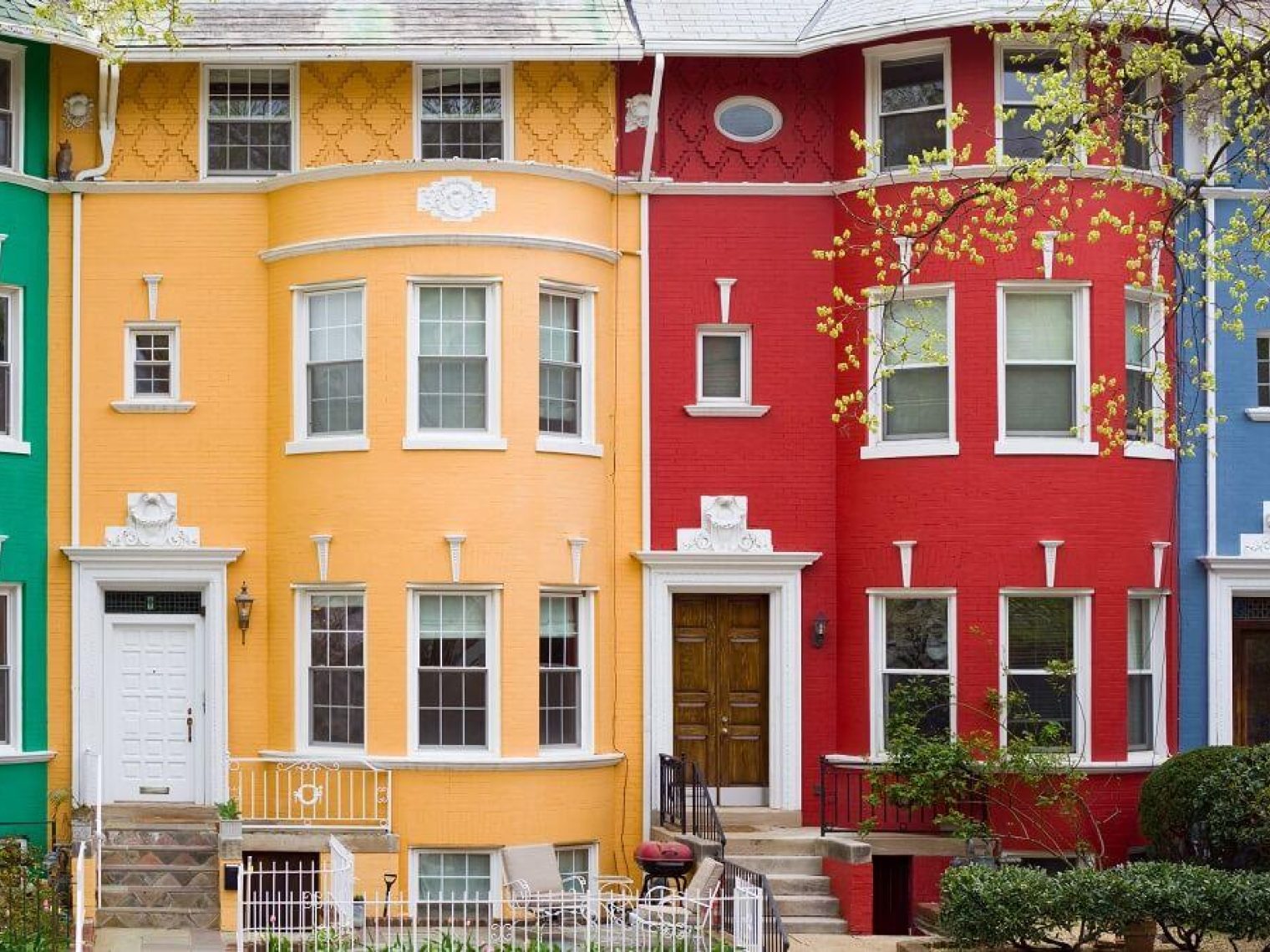 Four colorful townhouses build side by side.